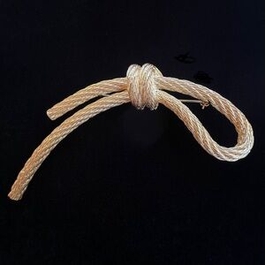 Christian Dior VTG Brooch Gold Plated‎ Twisted Rope Knotted Signed EUC